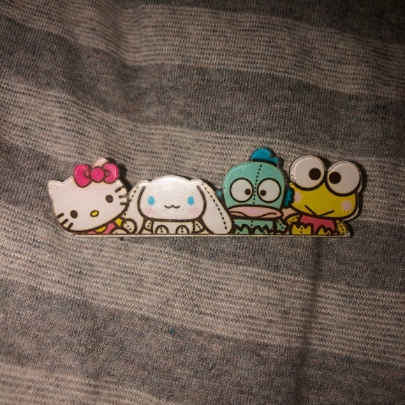 Hello Kitty & Friends Pin ❌FIRM PRICE❌ - Picture 3 of 4